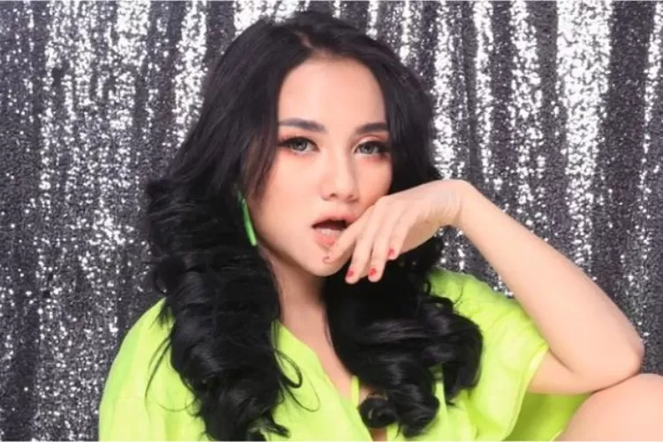 Sosok Lala Widy Penyanyi Dangdut Yang Eksis Di Youtube Bernyanyi