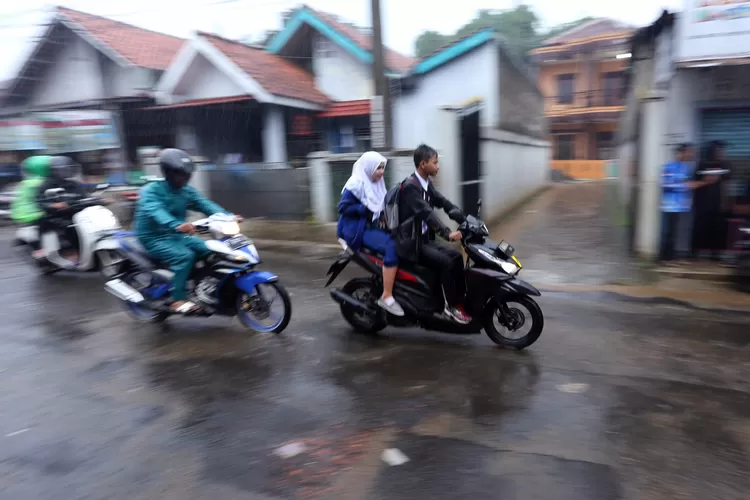 Prakiraan Cuaca Di Wilayah Jawa Barat Mei Waspadai Hujan Angin