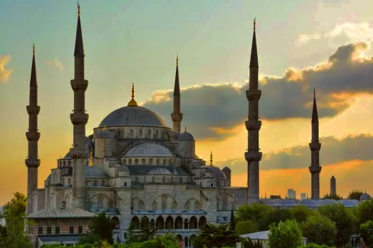 6 Masjid Bersejarah Di Turki Ada Yang Jadi Situs Heritage UNESCO Lho