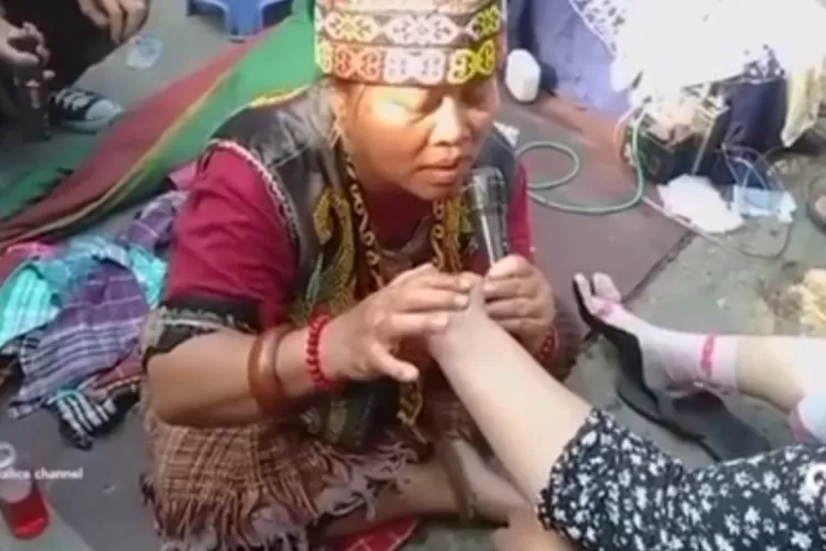 Viral Pengobatan Tulang Ibu Ida Dayak Banyak Pasien Sembuh Bahkan