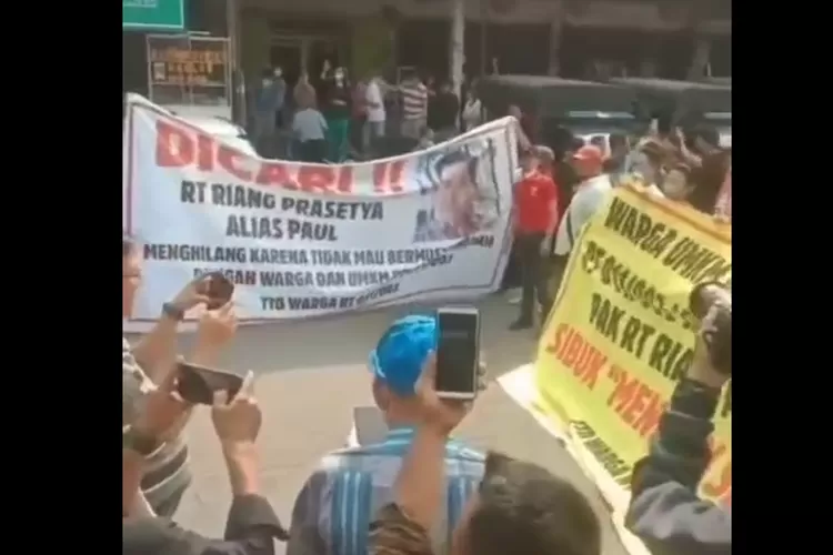 Dunia Terbalik Penyewa Ruko Yang Langgar Aturan Caplok Bahu Jalan Di