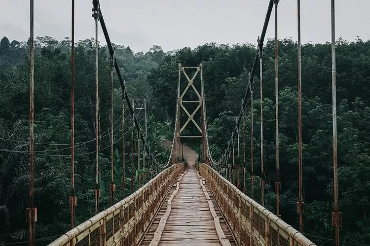 Tingginya Meter Jembatan Gantung Di Jawa Barat Ini Terbuat Dari