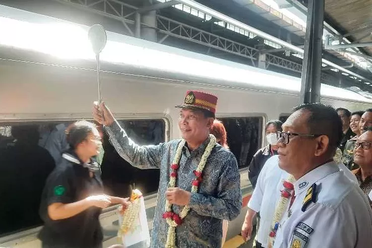 Ka Manahan Relasi Solo Jakarta Diluncurkan Di Stasiun Solo Balapan