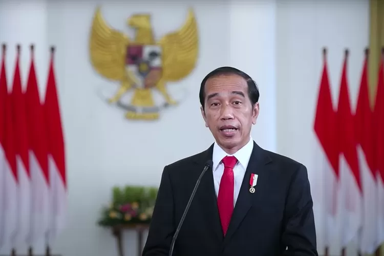 Senyum Dan Tanggapan Jokowi Soal Buku Berjudul Pilpres 2024 Cawe