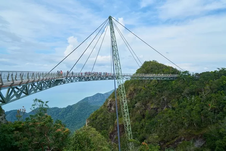 Km Dari Bandung Jembatan Gantung Terpanjang Se Asia Tenggara Ada Di