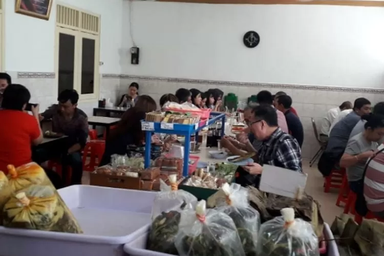 Ini 8 Rekomendasi Tempat Makan Siang Di Surabaya Rasanya Enak Tak