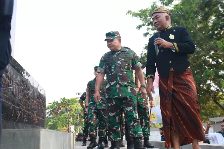 Kasad Tni Ad Jenderal Dudung Abdurachman Resmikan Tugu Perjuangan