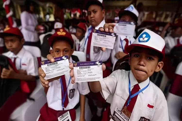 Bantuan Pip Kemdikbud Kembali Cair Siapkan Diri Untuk Blt Rp