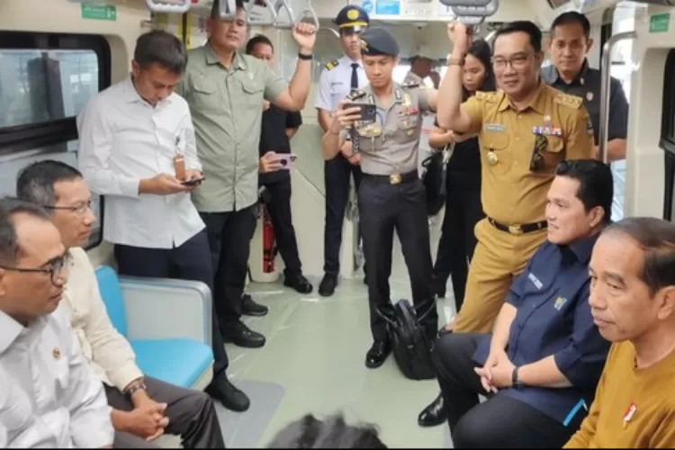 Jokowi Jajal Uji Coba LRT Jabodebek Dari Stasiun Harjamukti Ke Dukuh