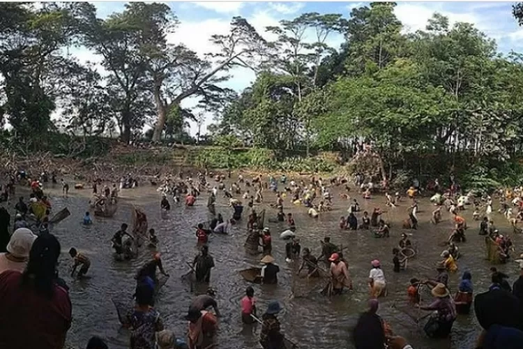 Masyarakat Desa Tanjung Kediri Punya Tradisi Unik Dan Seru Untuk