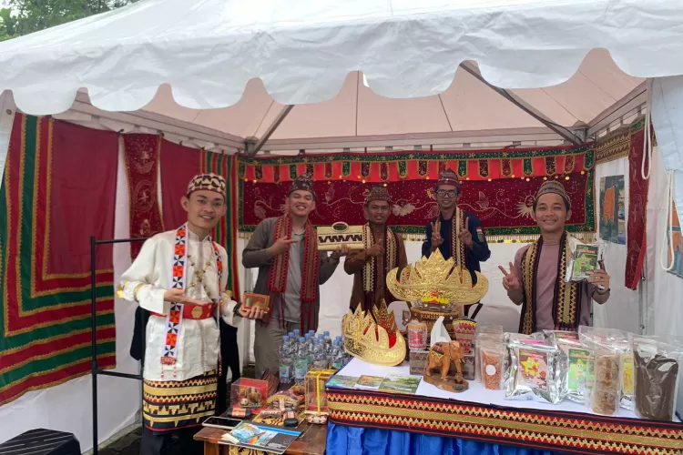 Budaya Lampung Turut Hiasi Bazaar Di Akurat Goes To Campus Akurat Jateng