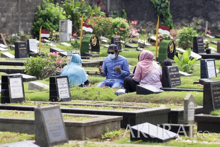 Tradisi Ziarah Kubur Menjelang Lebaran Ini Adabnya Akurat Jatim