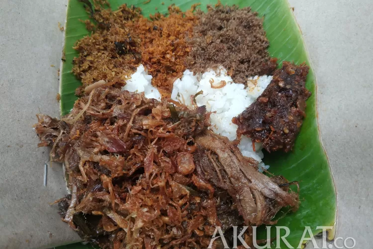 Lezatnya Nasi Krawu Khas Gresik Dengan Campuran Macam Serundeng Akurat