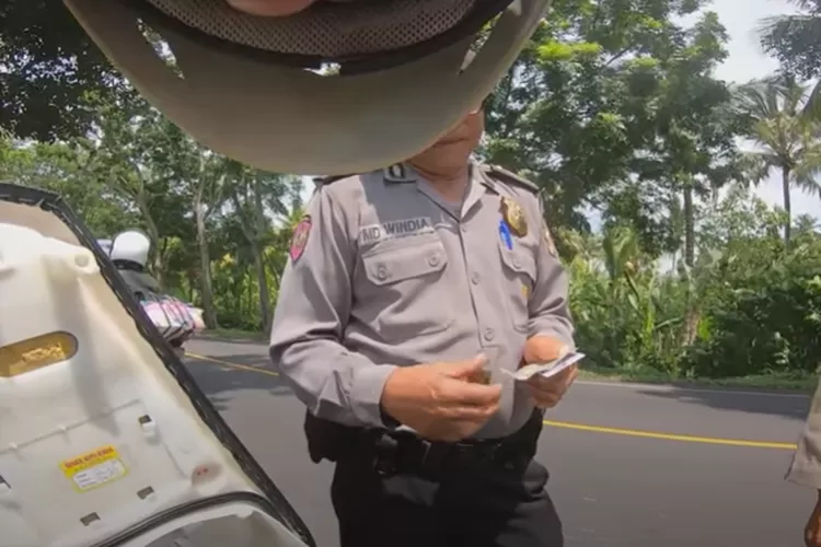 Viral Oknum Polisi Tilang Turis Jepang Rp1 Juta Warganet Geleng Geleng