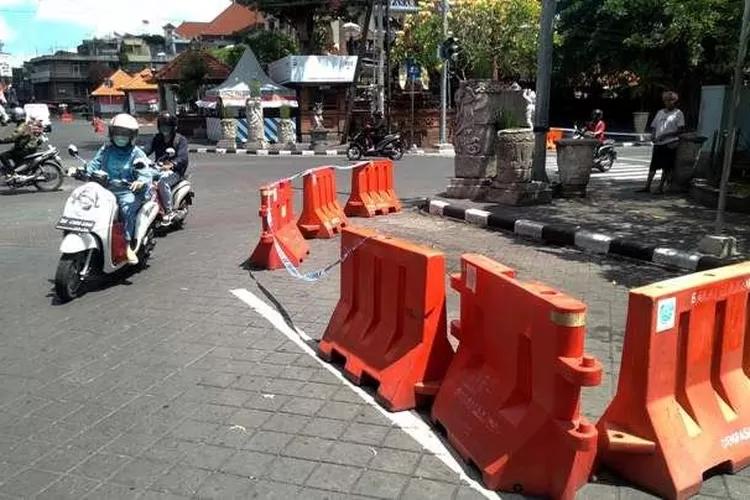 Sering Macet Dishub Pasang Separator Di Simpang Kartini Gajah Mada