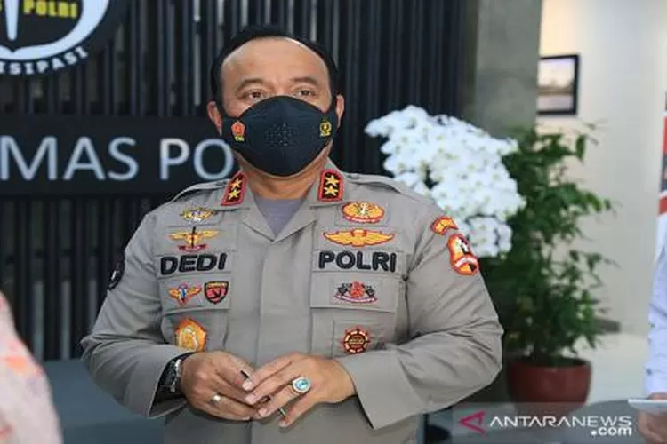 Mantan Penyidik Dan Eks Pegawai Kpk Datangi Mabes Polri Bali Express