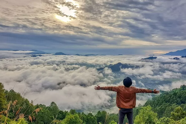 Sederet Destinasi Negeri Di Atas Awan Yang Ada Di Indonesia