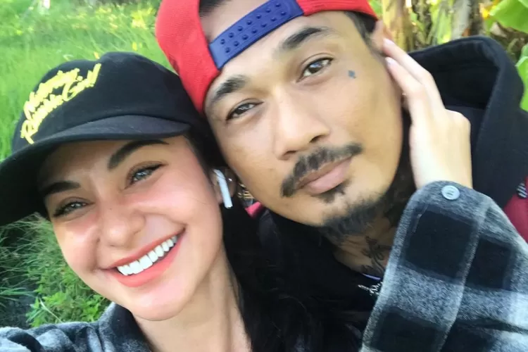 Surat Melodramatis Jerinx Kepada Sang Istri Dari Balik Jeruji Besi