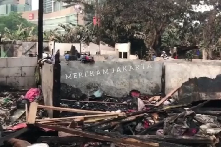 Suasana Pemukiman Padat Penduduk Di Cipete Pasca Kebakaran Yang