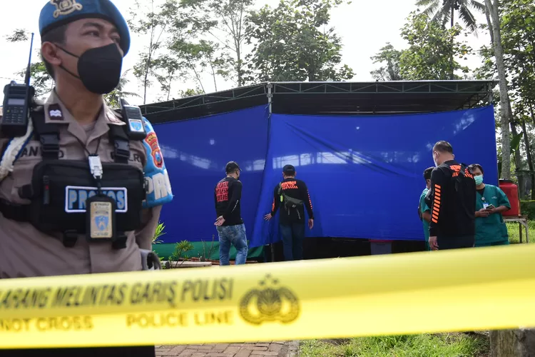 Enam Dokter Forensik Gelar Autopsi Korban Tragedi Kanjuruhan Dengan