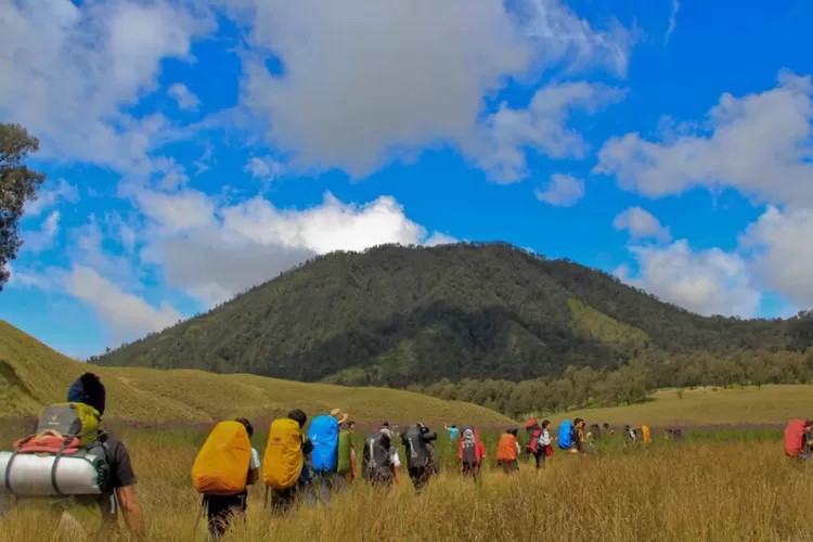 4 Fakta Menarik Gunung Semeru Dianggap Keramat Hingga Punya 3 Danau