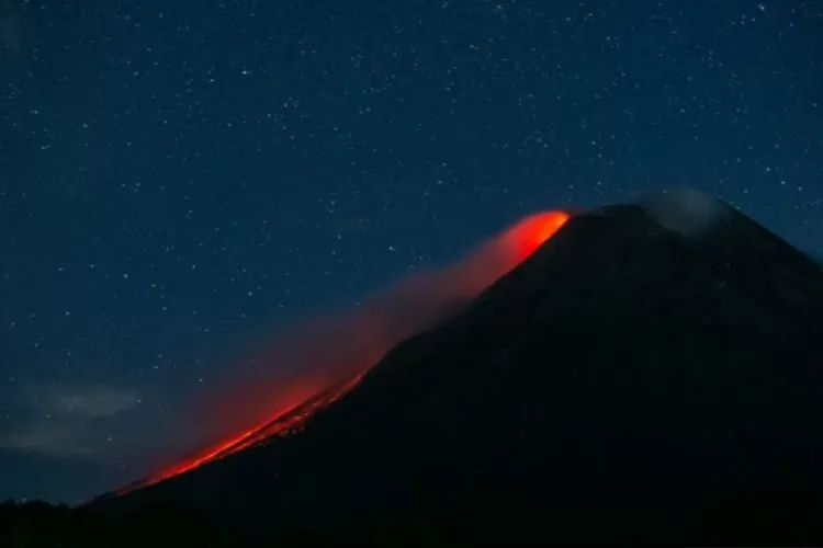 Gunung Merapi Muntahkan Guguran Lava Dalam Sepekan Terakhir