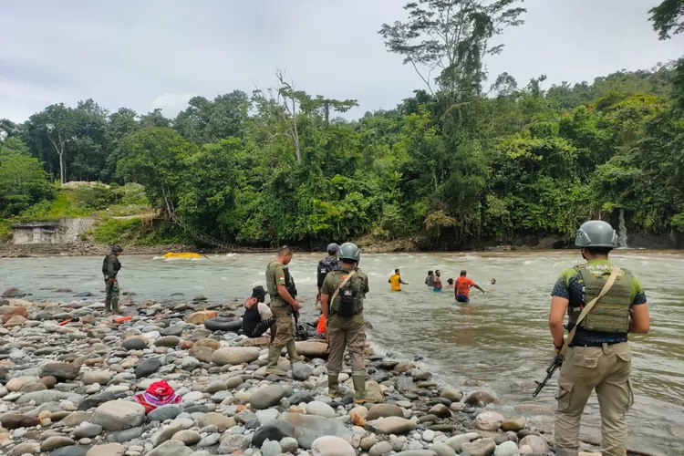 Polisi Dan Tni Hilang Saat Jembatan Putus Di Sungai Digoel Papua