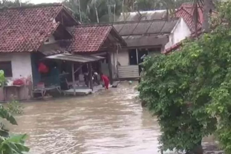 Diguyur Hujan Sejak Semalam Banjir Di Kabupaten Bekasi Meluas Dan