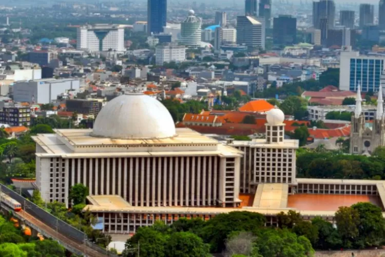 Masjid Istiqlal Gelar Salat Tarawih Dengan Kapasitas Penuh Di Ramadan