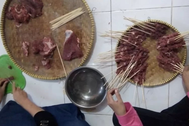 Tips Memasak Daging Sate Agar Bertekstur Empuk Dan Juicy Begini