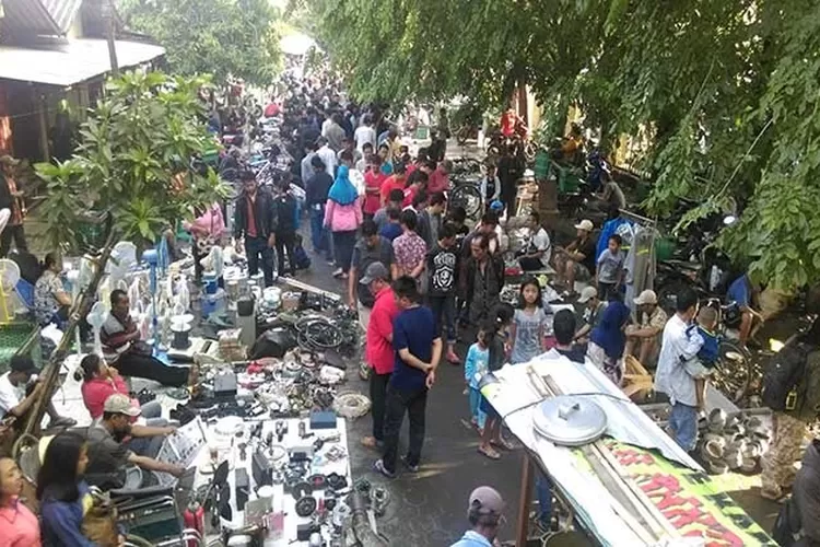 Berburu Barang Bekas Di Pasar Oprokan Pagi Jawa Pos