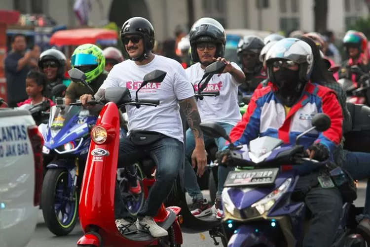 Konvoi Motor Bersama Emak Emak Tora Sudiro Diganjar Rekor MURI Jawa Pos