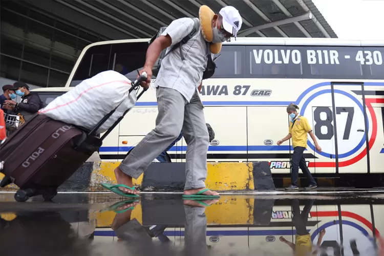 Nataru Harga Tiket Bus Akap Di Terminal Pulo Gebang Naik Persen