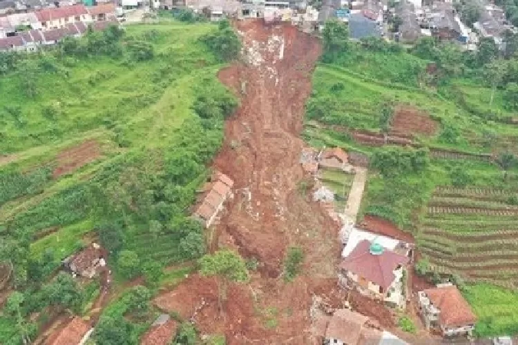 BMKG Waspada Dampak Hujan Seperti Banjir Dan Longsor Di 18 Kabupaten