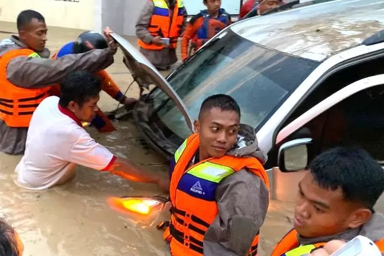 Banjir Semarang Nyawa Agus Tak Tertolong Setelah Air Bah Kepung Perum