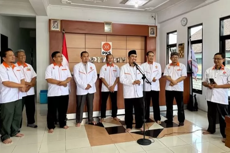 Tanpa Nama Huda Tri Yudiana Pks Daftarkan Bacaleg Ke Kpu Diy Krjogja