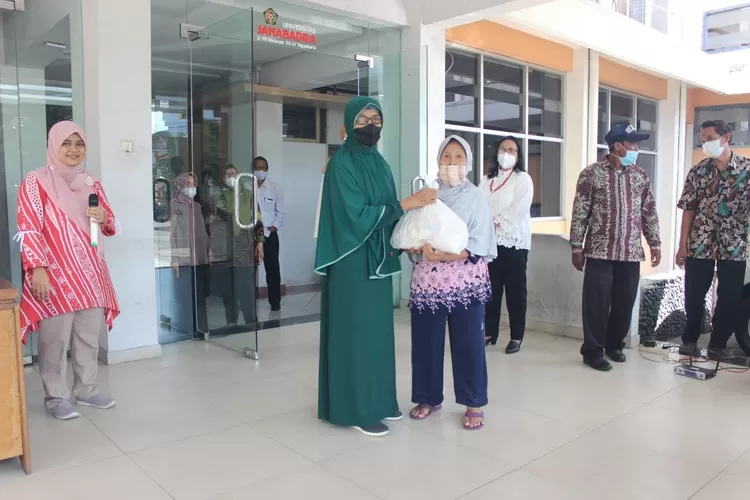 Ipj Janabadra Baksos Ramadan Bagikan Paket Sembako Krjogja