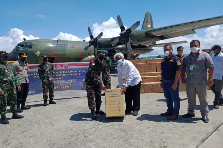 Mabes TNI Peduli Papua Bantuan 50 Tabung Oksigen Dan Alkes Dari