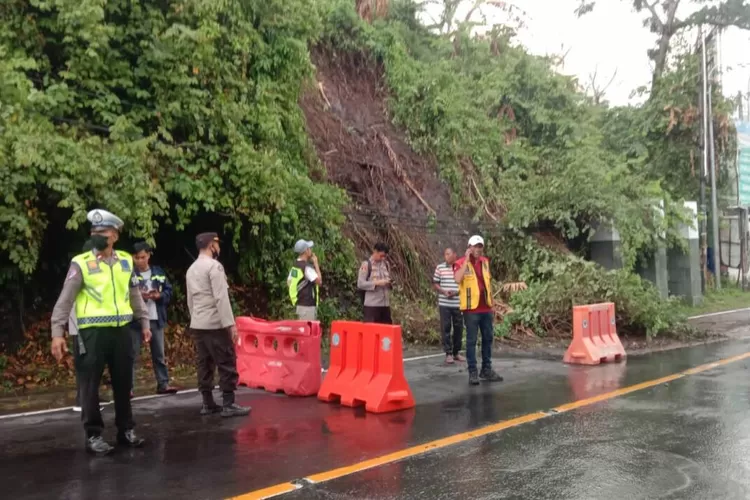 Hujan Kawasan Wisata Senggigi Tergenang Dan Longsor Lombok Post