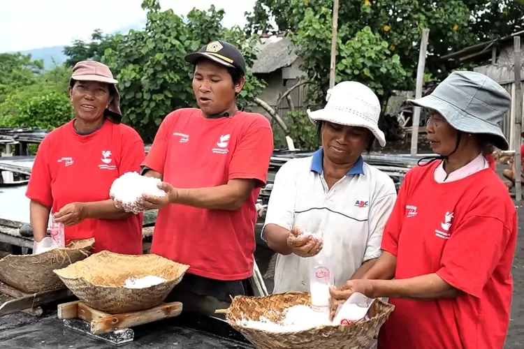 Melestarikan Gurihnya Garam Kusamba Melalui Program Pena Nawacita Post