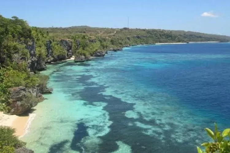 Pantai Huntete Pesona Keindahan Air Laut Yang Jernih Dan Pasir Putih