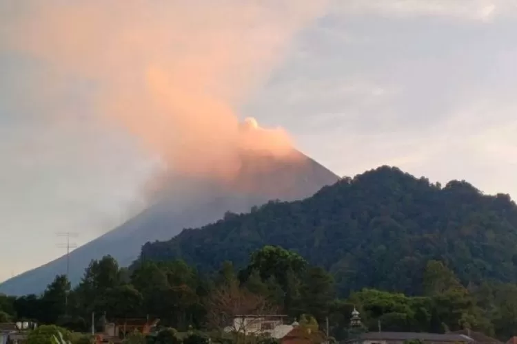 Gunung Merapi Masih Mewek Lava Pijar Bercucuran Hingga Kali Ke