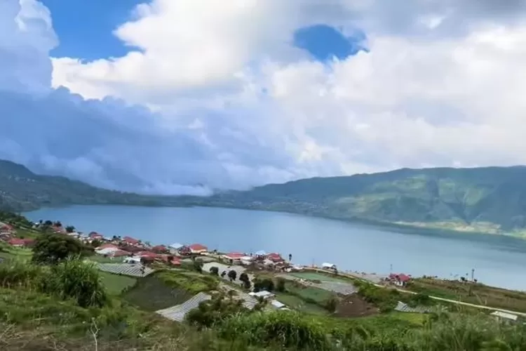 Lalui Jalan Ekstrem Keindahan Pemandangan Danau Di Sumatera Barat Ini