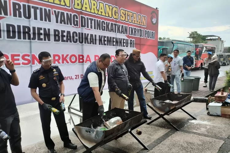 Botol Miras Dimusnahkan Kombes Pol Yos Guntur Kami Akan Massifkan