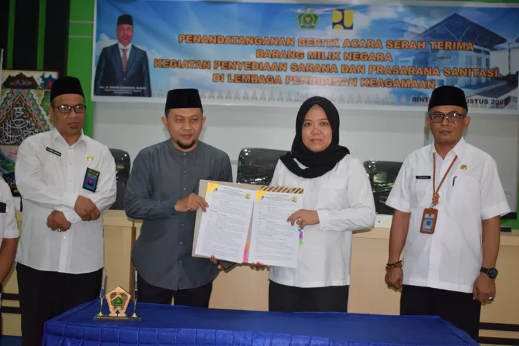 Pimpinan Pondok Pesantren Di Bintan Tandatangani Berita Acara Serah