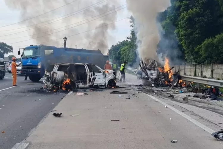 Fakta Mengejutkan Kecelakaan Tol Cikampek Km Yang Tewaskan