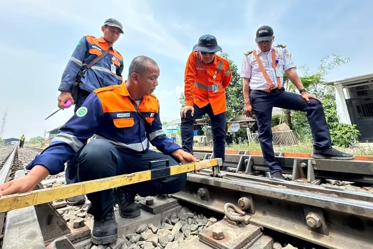 Jalur Kereta Api Cikarang Cikampek Diinspeksi KAI Daop 1 Jakarta