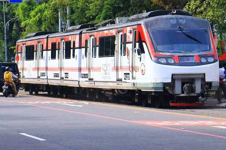 Hati Hati Jangan Parkir Di Rel Sepanjang Jl Slamet Riyadi Solo Ada Ka