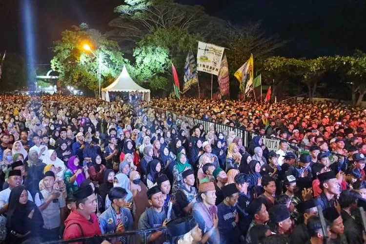 Jelang Pemilu 2024 Ribuan Warga Brebes Gelar Sholawat Kebangsaan