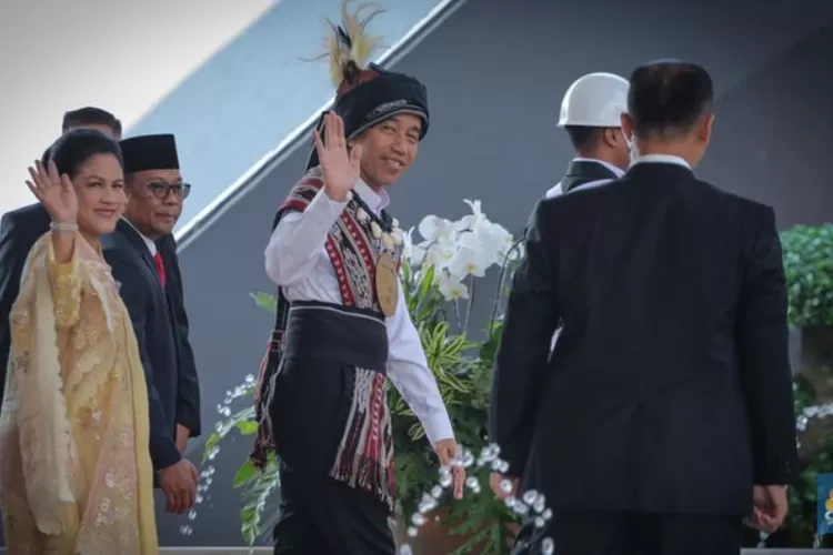 Mengenal Baju Adat Tanimbar Yang Dipakai Presiden Jokowi Di Sidang